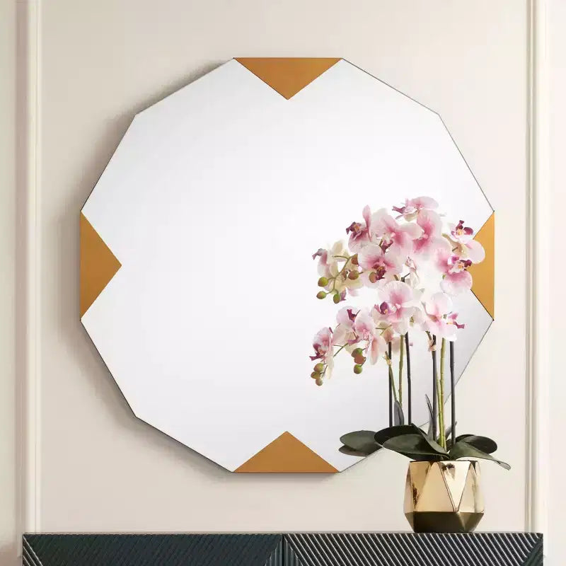 Specchio da parete rotondo da 31" con dettagli geometrici a triangolo color oro