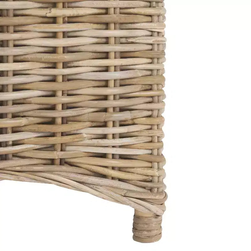 Poltrona in rattan con cuscino in cotone
