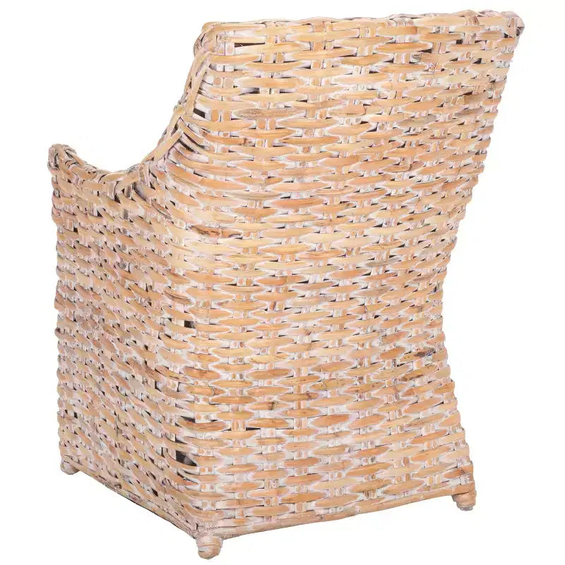Poltrona in rattan con cuscino in cotone