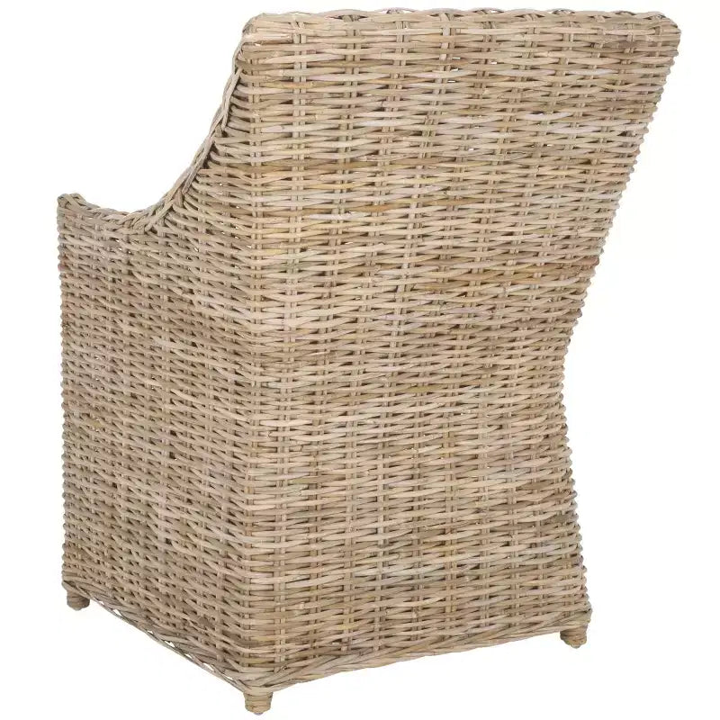 Poltrona in rattan con cuscino in cotone