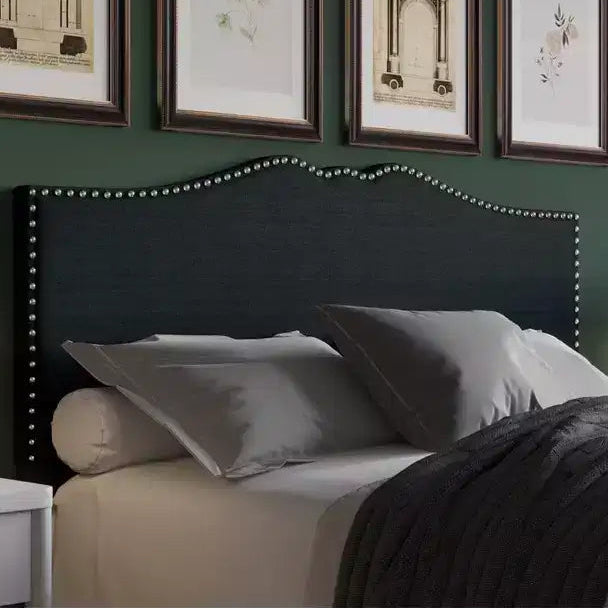 Testiera imbottita con borchie ornamentali